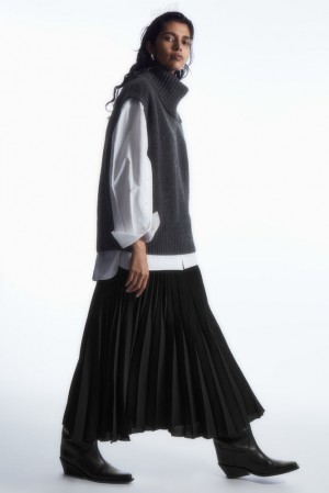 Black COS Pleated Midi Skirt Skirts | HE73-V9YD