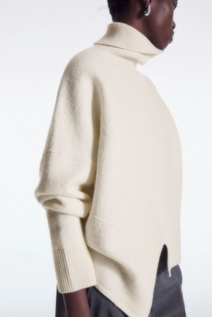 White COS Asymmetric Merino Wool Sweater Sweaters & Cardigans | KN27-F9ZA